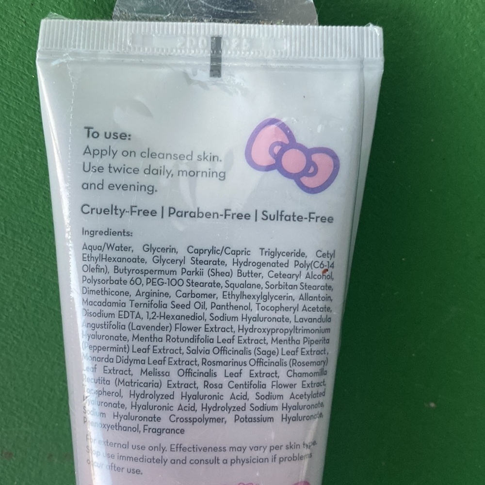 Cream x Hello Kitty 24/7 Hydration light Moisturizer - Picture 5 of 7